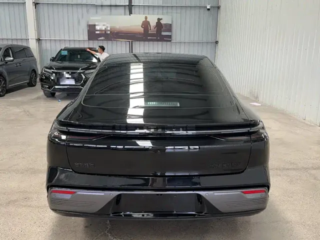 Geely Galaxy Xingyao 8 — Фото автомобиля 15