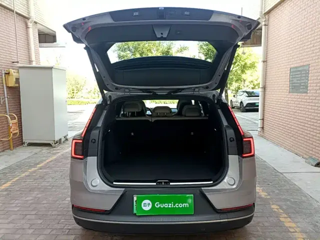 Volvo XC70 Plug-in Hybrid — Фото автомобиля 18