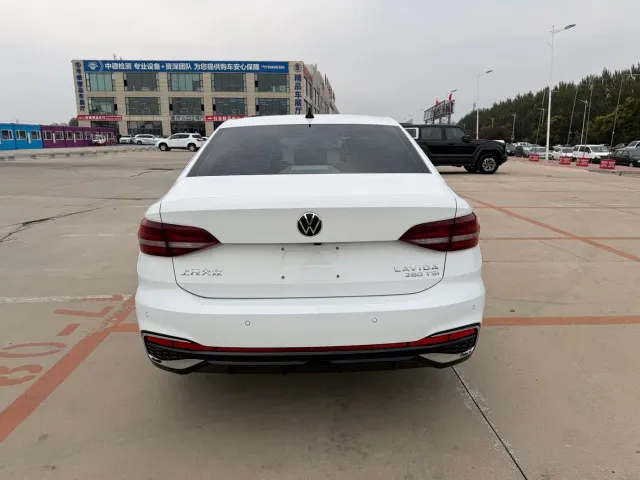 Volkswagen Lavida — Фото автомобиля 7