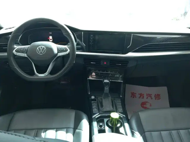 Volkswagen Passat — Фото автомобиля 12