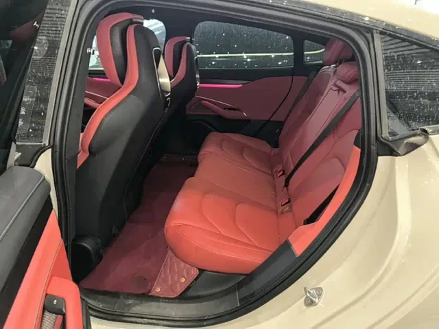 Xiaomi SU7 — Фото автомобиля 16