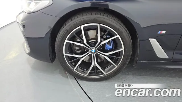 BMW 5-Series 5 серия (G30) 530i xDrive M Sport — Фото автомобиля 4