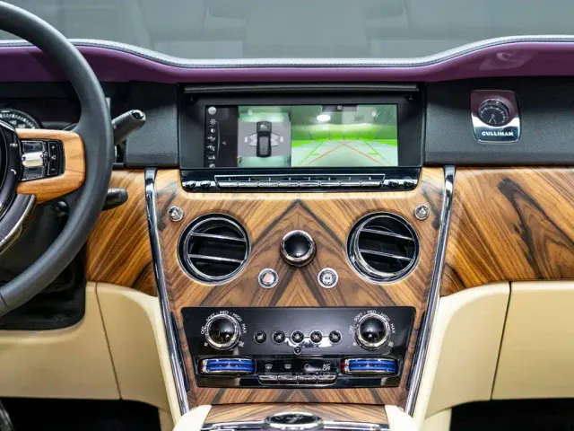 Rolls-Royce Cullinan — Фото автомобиля 21
