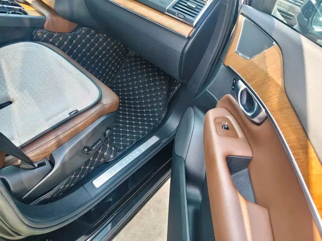 Volvo XC90 — Фото автомобиля 9