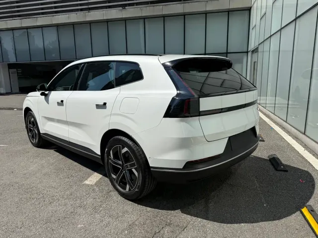 Volvo XC70 Plug-in Hybrid — Фото автомобиля 6