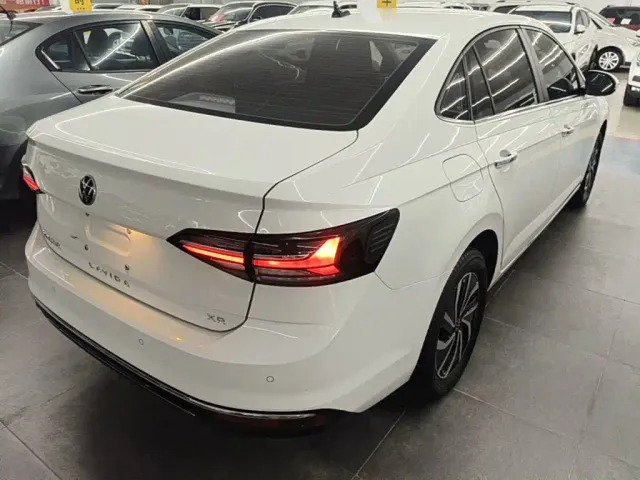 Volkswagen Lavida — Фото автомобиля 6