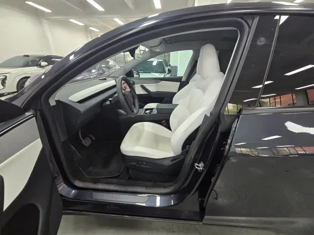 Tesla Model Y — Фото автомобиля 4