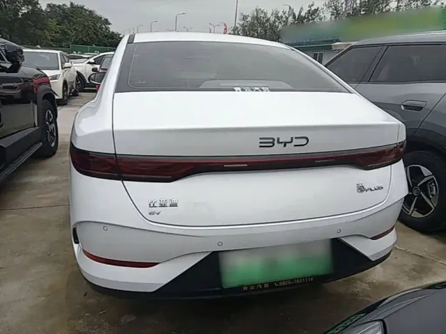 BYD Qin PLUS — Фото автомобиля 5