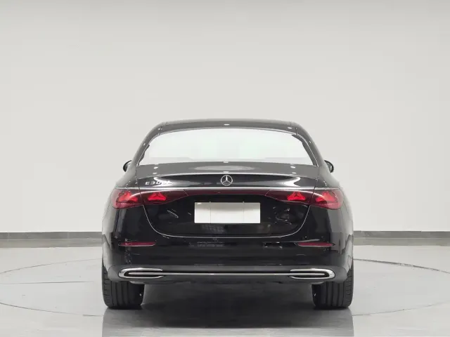 Mercedes-Benz E-Class — Фото автомобиля 5