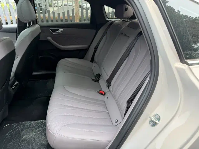 Roewe M7 DMH — Фото автомобиля 12