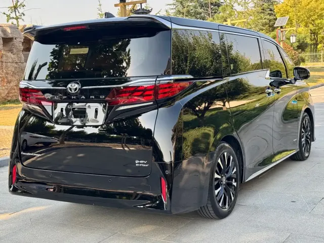 Toyota Alphard — Фото автомобиля 16