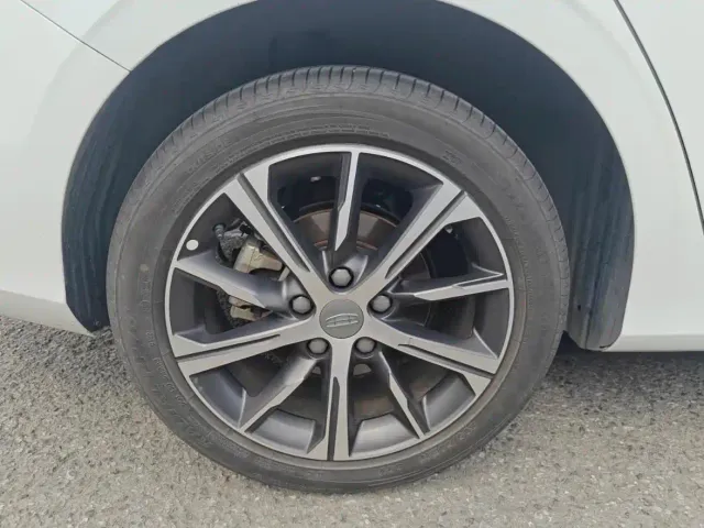 Geely Emgrand — Фото автомобиля 12