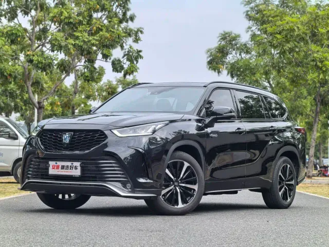 Фотография автомобиля — Toyota Crown Kluger