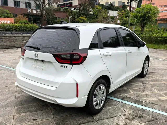 Honda Fit — Фото автомобиля 6