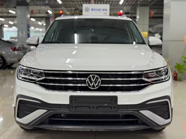 Volkswagen Tiguan L — Фото автомобиля 2