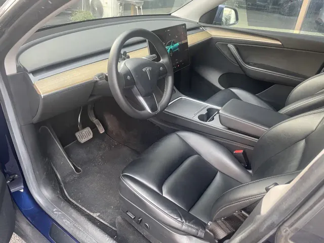 Tesla Model Y — Фото автомобиля 9