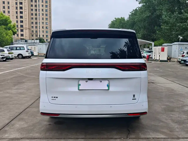 BYD Xia — Фото автомобиля 5