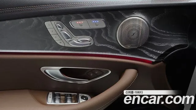Mercedes-Benz E-Class — Фото автомобиля 26