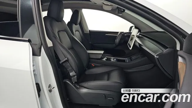 Tesla Model Y — Фото автомобиля 9