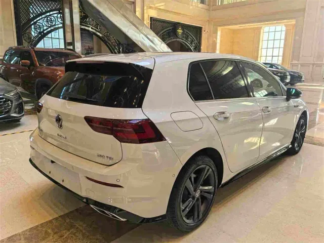 Volkswagen Golf — Фото автомобиля 15