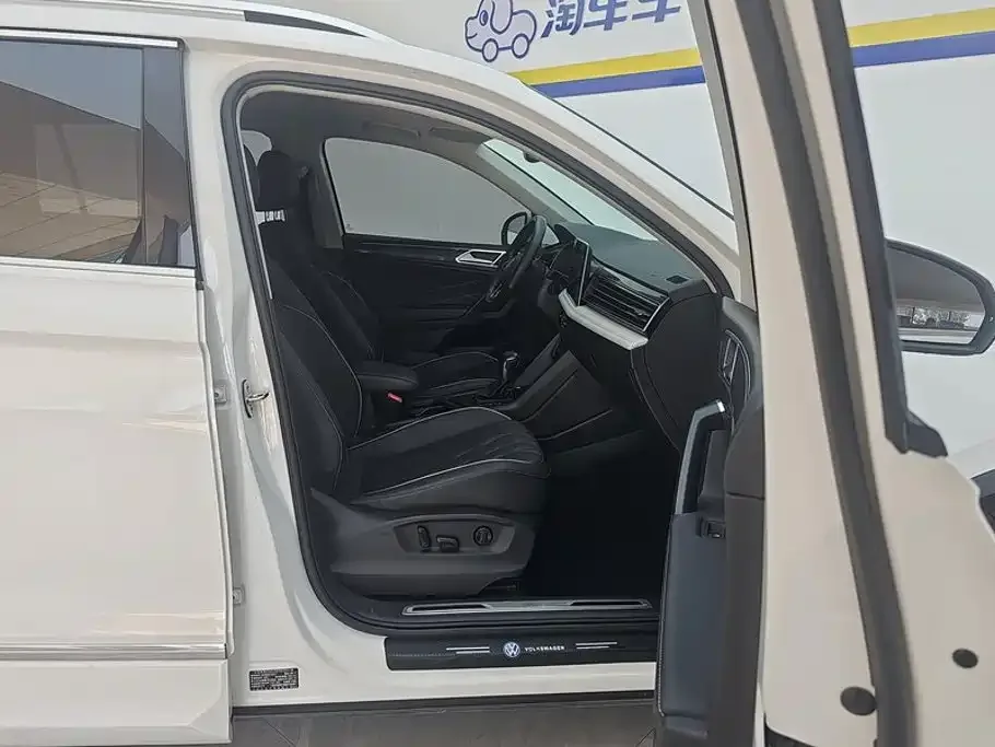 Volkswagen Tiguan L 2022 330TSI Auto 2WD R-Line Premium Edition — Фото автомобиля 8