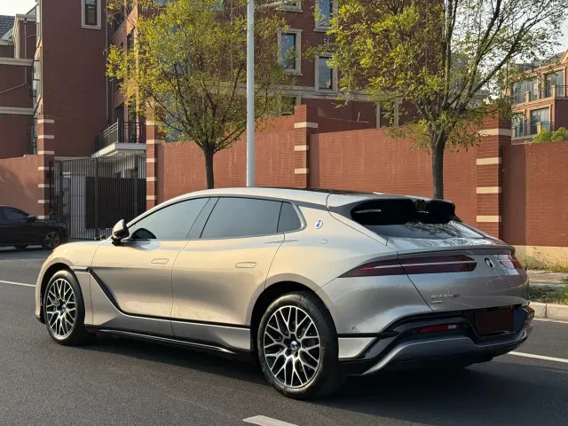 Denza Z9GT — Фото автомобиля 9