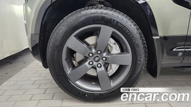 Land Rover Defender — Фото автомобиля 5