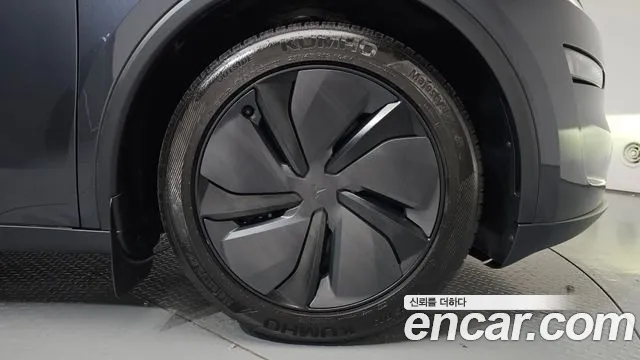 Tesla Model Y — Фото автомобиля 5
