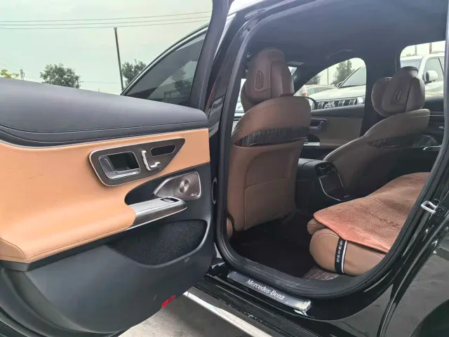Mercedes-Benz E-Class — Фото автомобиля 6