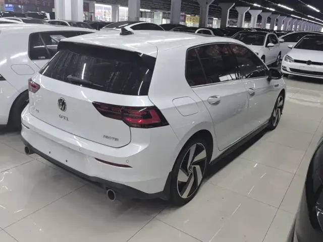 Volkswagen Golf GTI — Фото автомобиля 3
