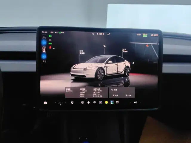 Tesla Model 3 — Фото автомобиля 14