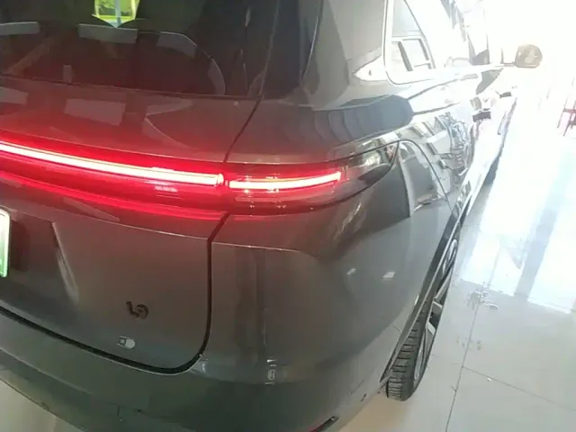 Li Auto L9 — Фото автомобиля 7