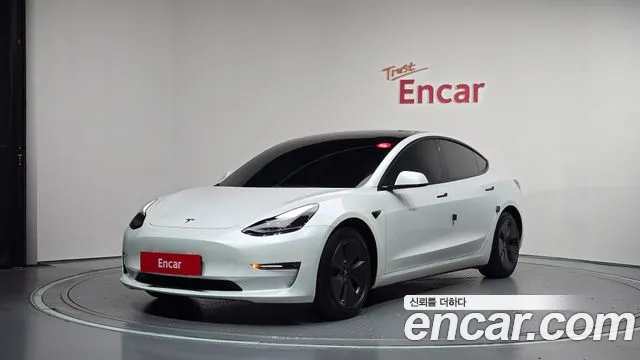 Фотография автомобиля — Tesla Model 3