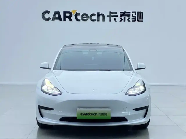 Tesla Model 3 — Фото автомобиля 2