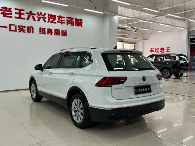 Volkswagen Tiguan L — Фото автомобиля 16