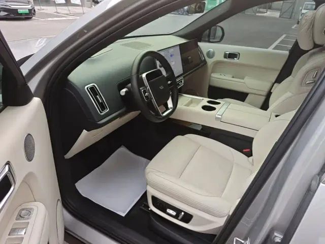 Li Auto L9 — Фото автомобиля 15