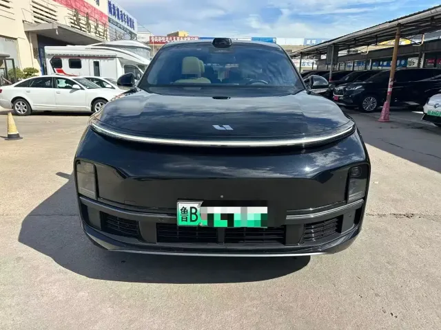 Li Auto L9 — Фото автомобиля 2