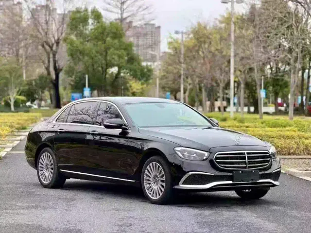 Mercedes-Benz E-Class — Фото автомобиля 3