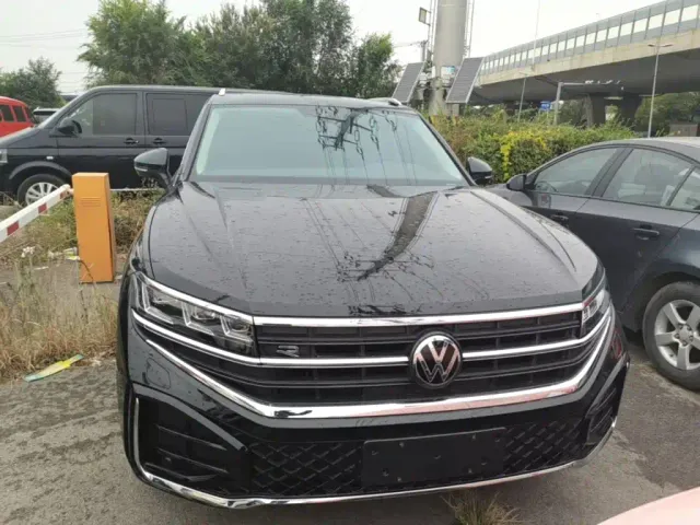 Volkswagen Touareg — Фото автомобиля 2