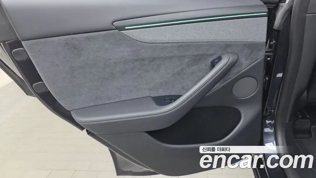 Tesla Model Y — Фото автомобиля 14