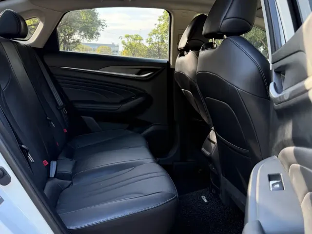 Changan Eado — Фото автомобиля 16