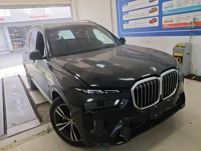 BMW X7 — Фото автомобиля 3
