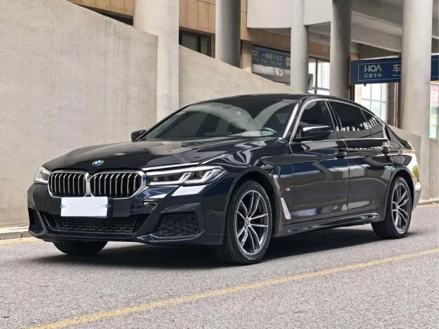 Фотография автомобиля — BMW 5 Series