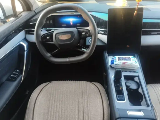 Geely Boyue L — Фото автомобиля 11