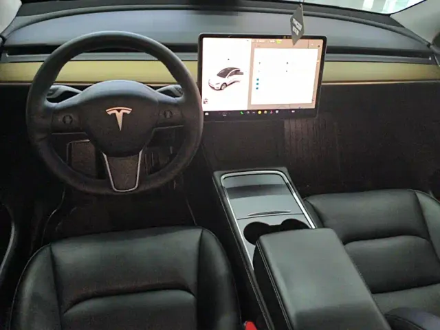 Tesla Model Y — Фото автомобиля 12