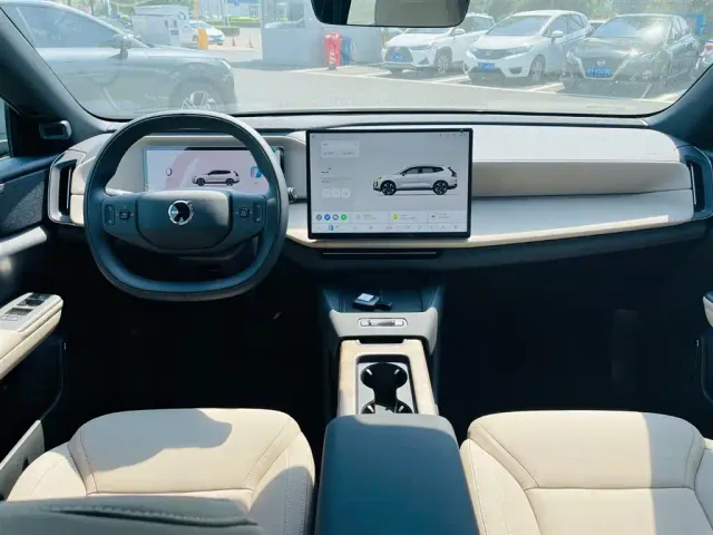 Volvo XC70 Plug-in Hybrid — Фото автомобиля 12