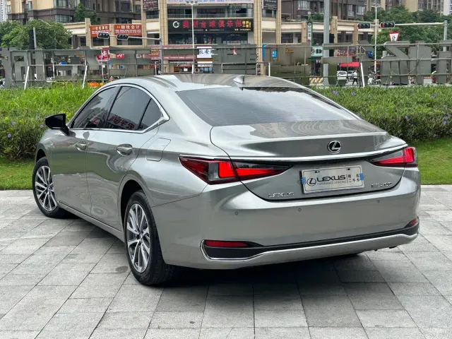 Lexus ES — Фото автомобиля 6
