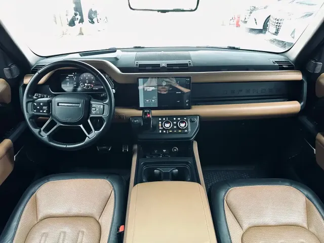 Land Rover Defender — Фото автомобиля 10