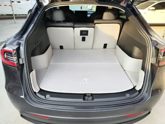 Tesla Model Y — Фото автомобиля 18