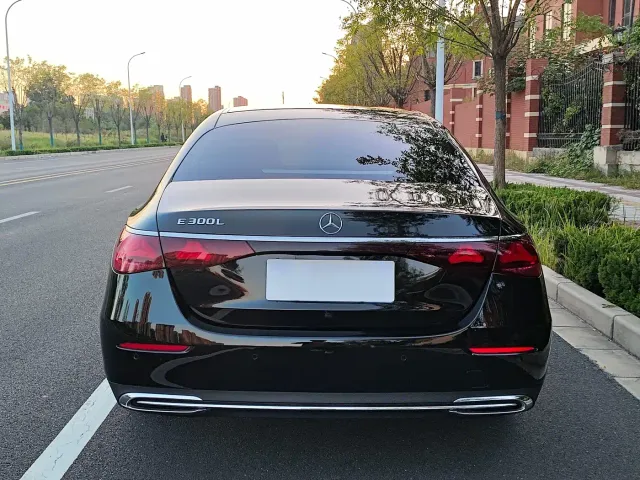 Mercedes-Benz E-Class — Фото автомобиля 21